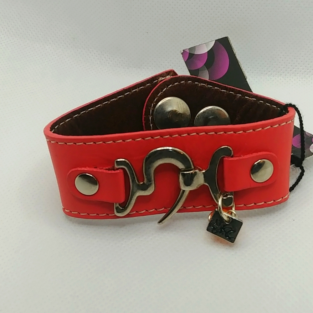 Leather snap bracelet
